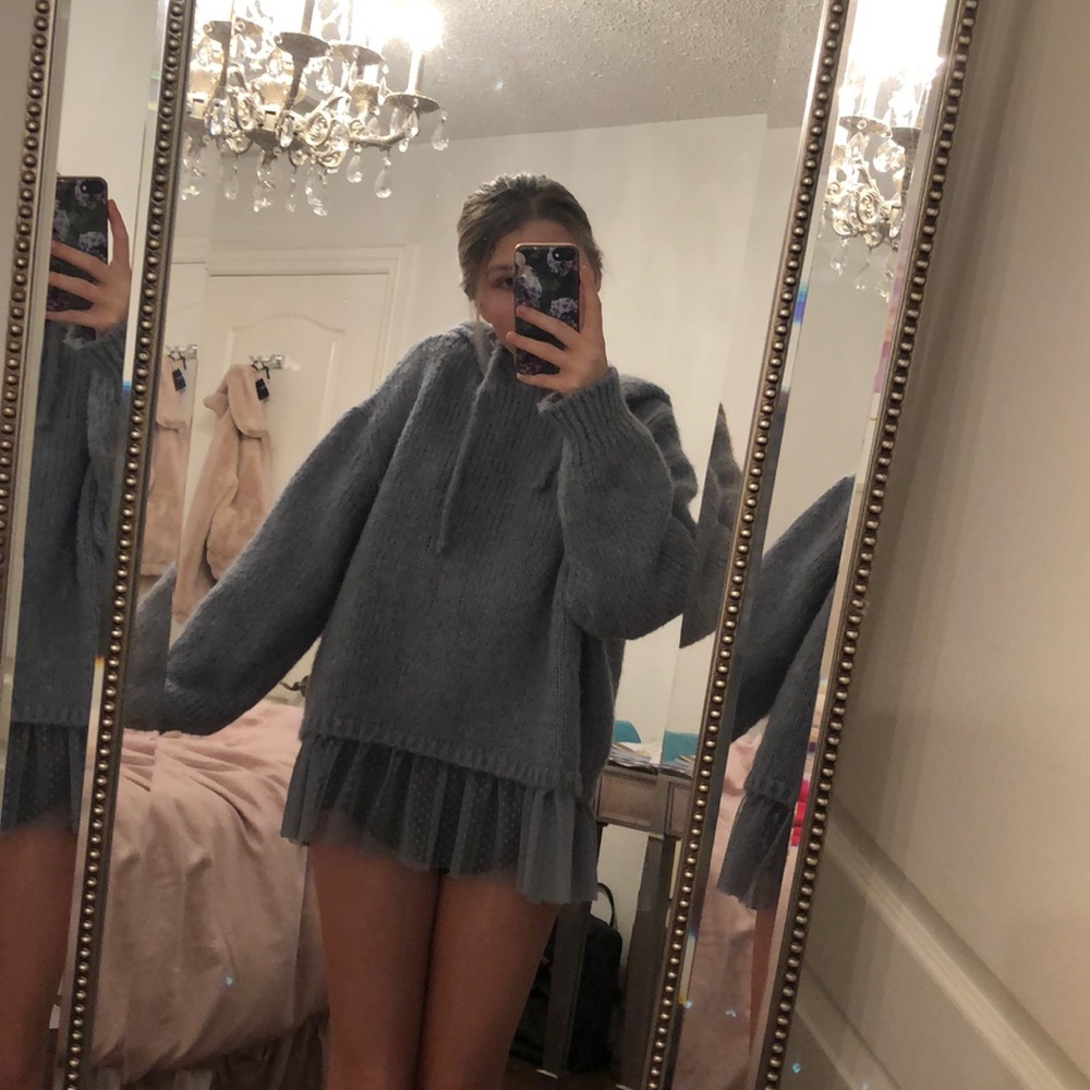 Zara knit sweater with bottom trim✨